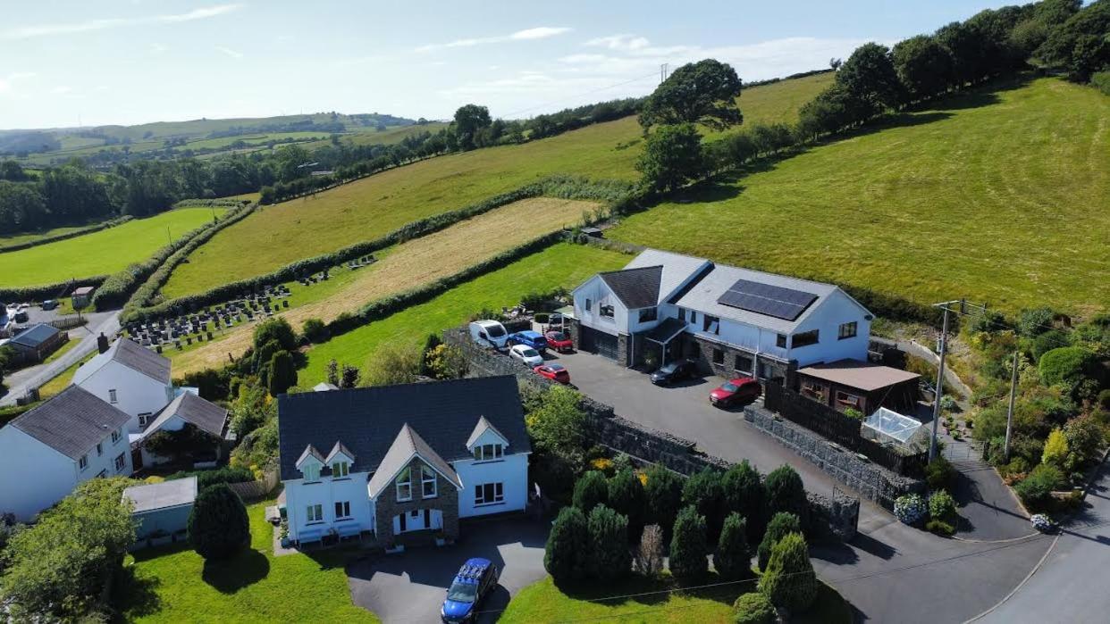 Y Grange Acomodação com café da manhã Llanfihangel-y-Creuddyn Exterior foto