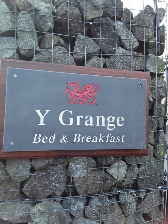 Y Grange Acomodação com café da manhã Llanfihangel-y-Creuddyn Exterior foto
